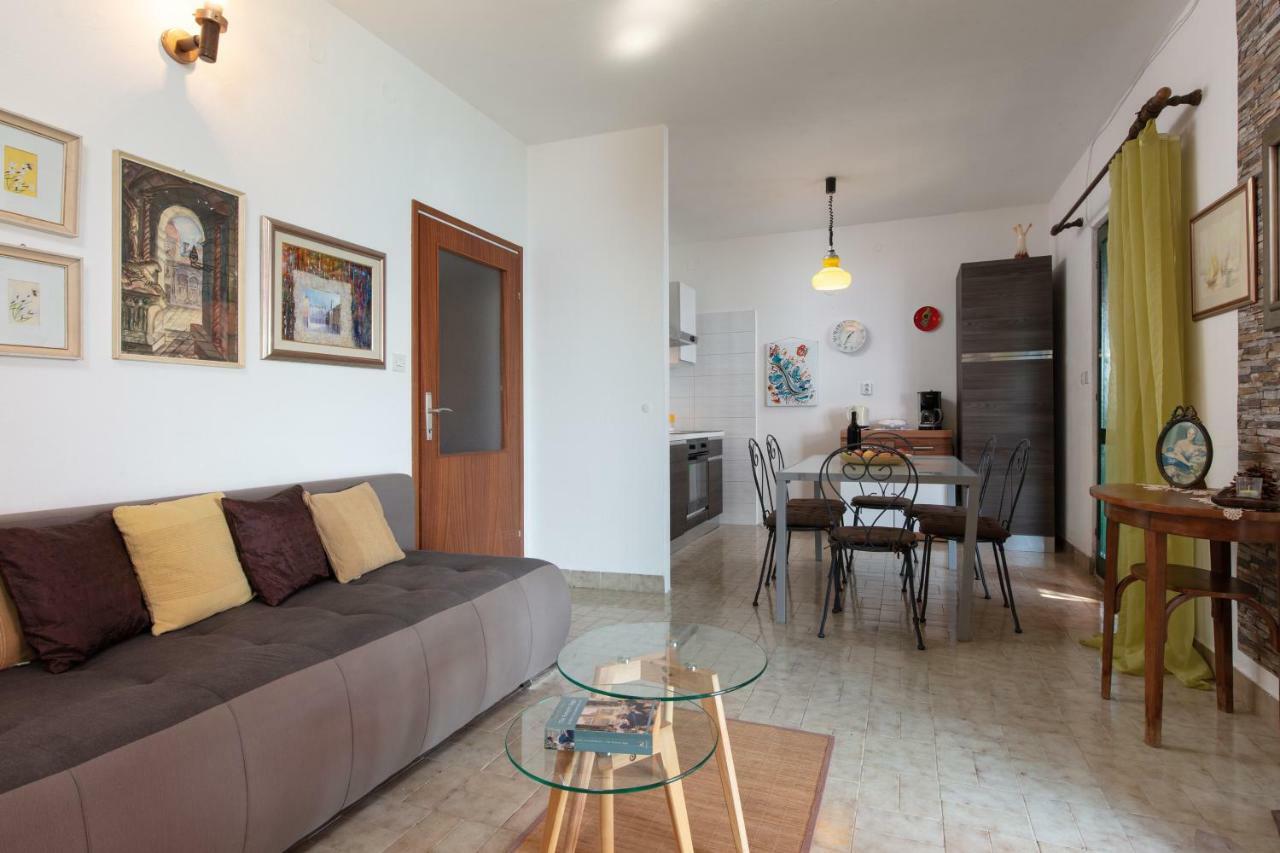 Holiday Home Barbara Trogir Eksteriør bilde