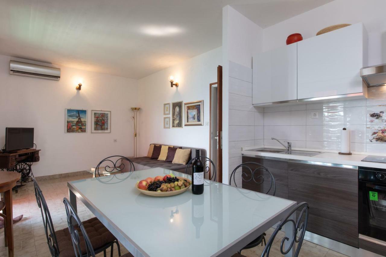 Holiday Home Barbara Trogir Eksteriør bilde