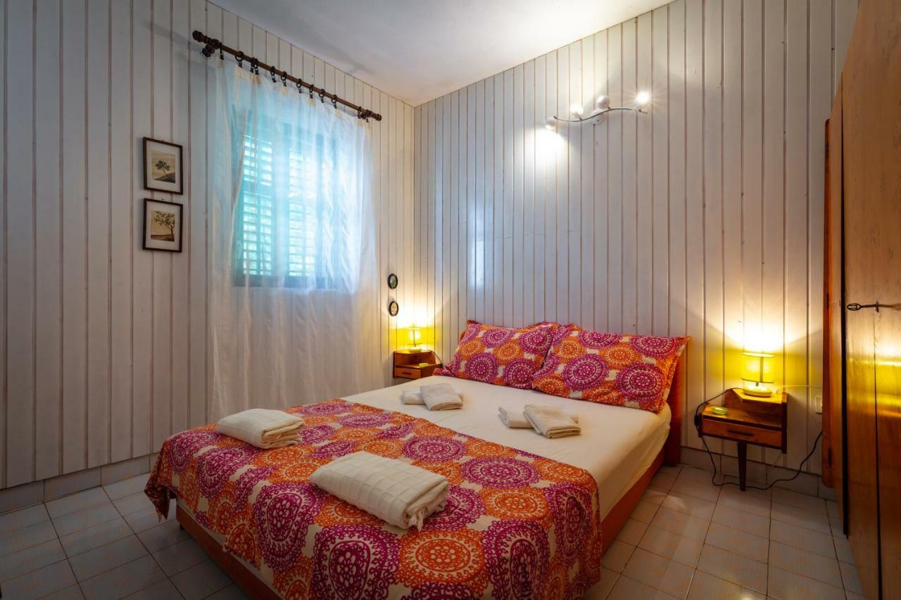 Holiday Home Barbara Trogir Eksteriør bilde