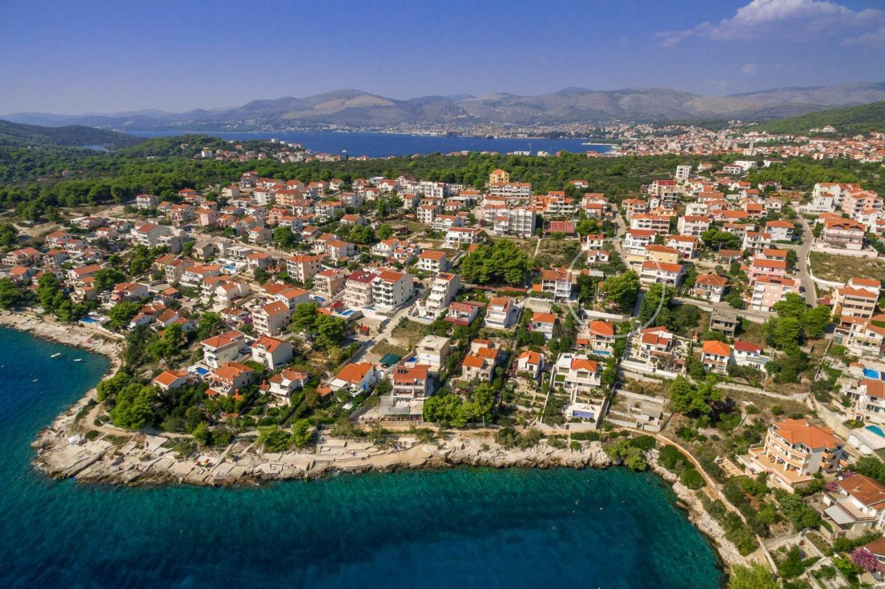 Holiday Home Barbara Trogir Eksteriør bilde