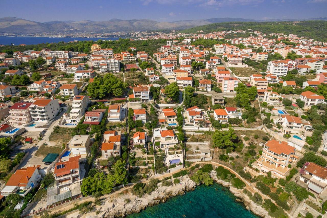 Holiday Home Barbara Trogir Eksteriør bilde